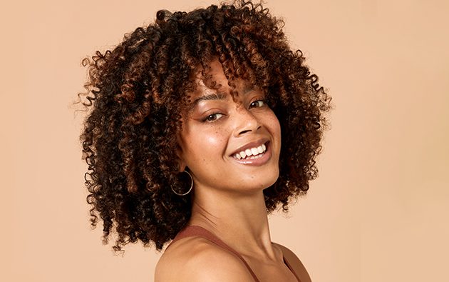 9 Glamorous & Sexy Curly Hairstyles For Special Events